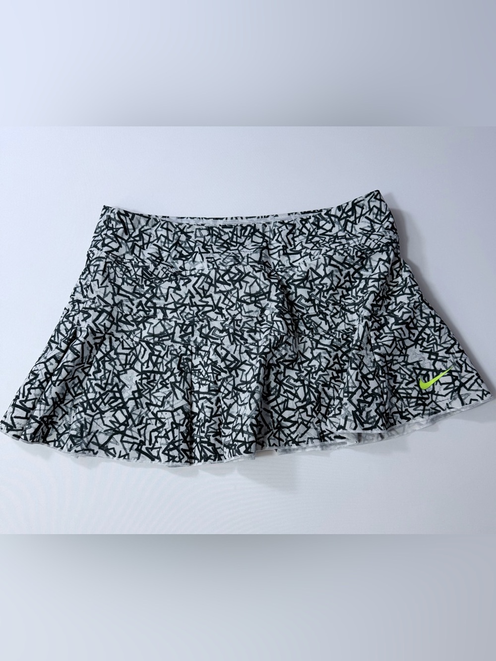 Nike Women's Victory Printed Skort Black White Volt pattern Size Small